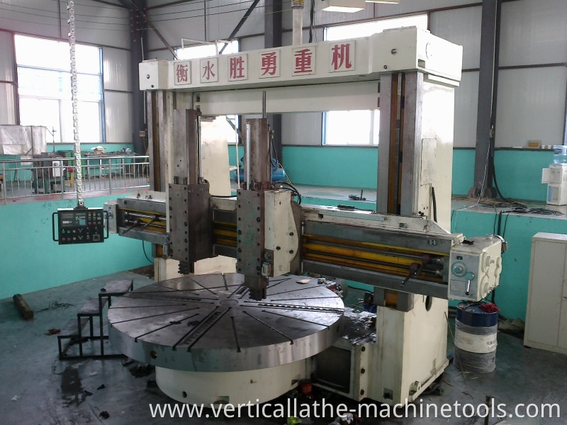 Large size vertical lathe